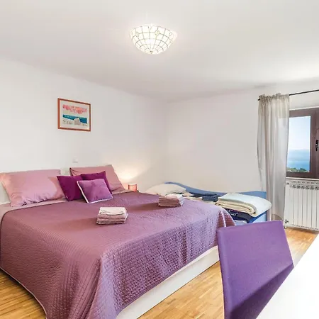 Amazing In With Kitchen Apartman