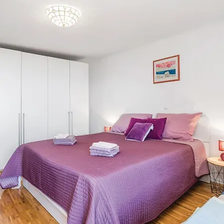 Apartman Amazing In With Kitchen